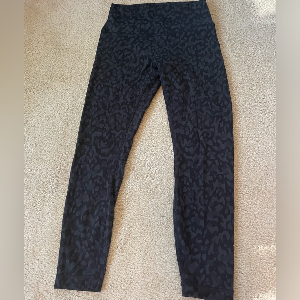 Lululemon Wunder Train 25” Pant Size 8